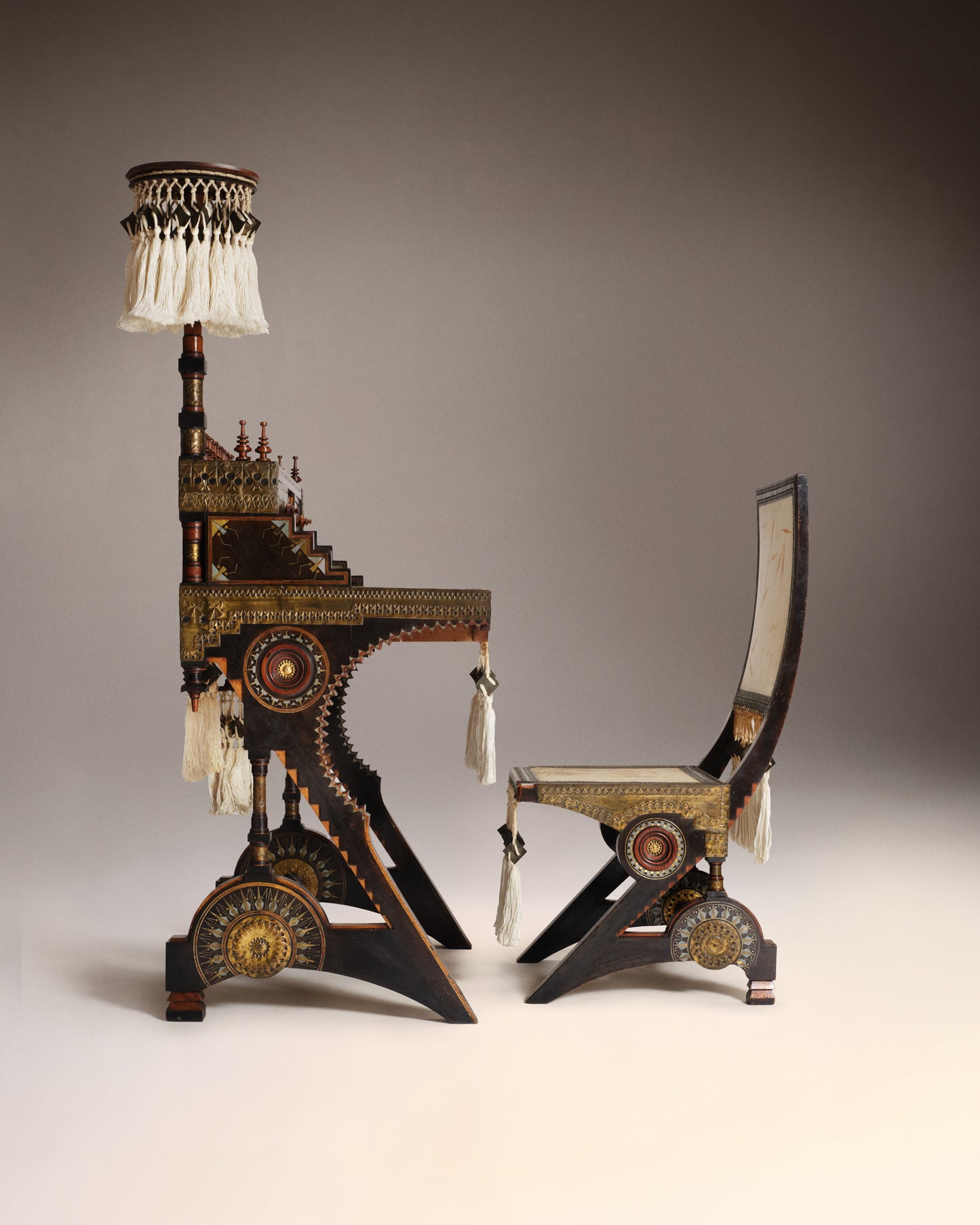 VINTAGE CARLO BUGATTI - Un bureau et une chaise